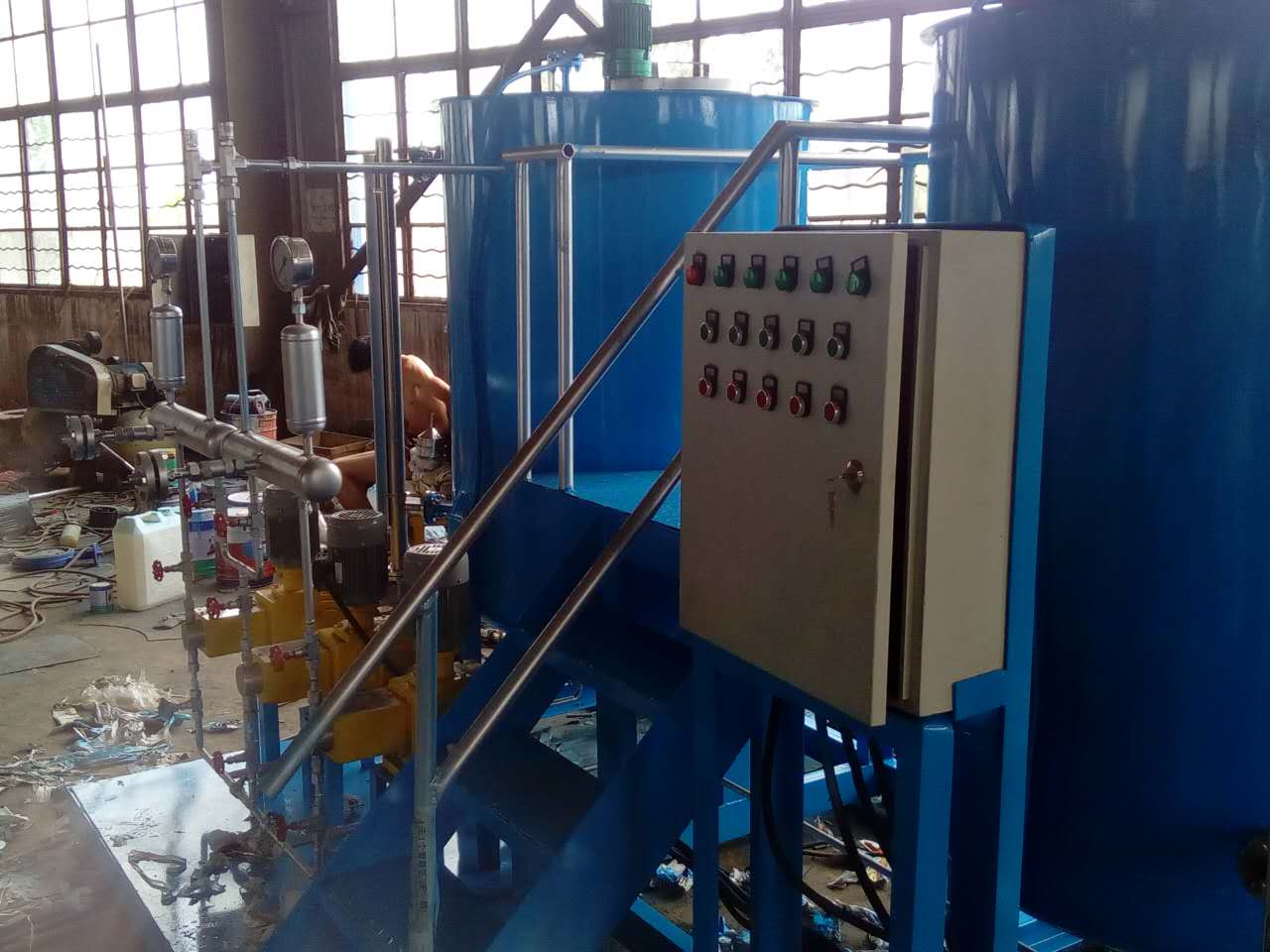 加磷酸鹽裝置，加藥裝置